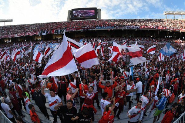 El domingo cueste lo que cueste..., la arenga de los hincha de River en la previa del Superclásico