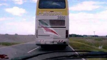 piratas del asfalto: intentaron asaltar un colectivo en plena ruta piratas del asfalto: intentaron asaltar un colectivo en plena ruta