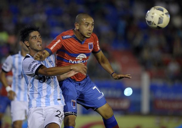 El Chino Luna le gana la posición