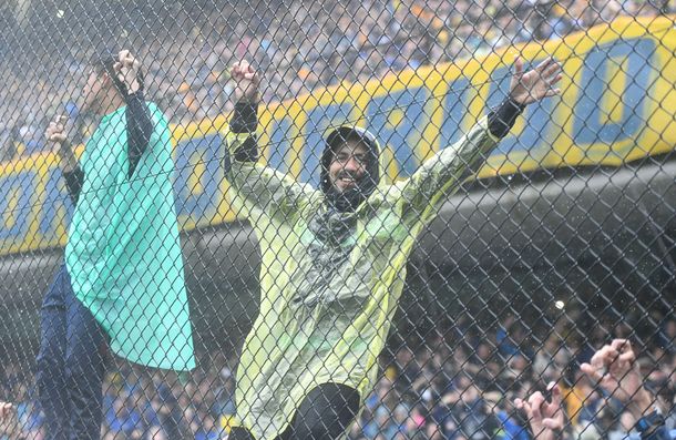 El carnaval de la hinchada de Boca antes de la suspensión