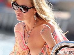 kate moss volvio a sorprender con un involuntario topless kate moss volvio a sorprender con un involuntario topless
