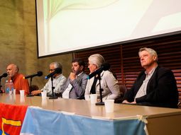 El Frente Amplio busca aliarse a Cabildo Abierto para impulsar un proyecto de reestructuración de deudas para uruguayos de bajos recursos. El Frente Amplio busca aliarse a Cabildo Abierto para impulsar un proyecto de reestructuración de deudas para uruguayos de bajos recursos.