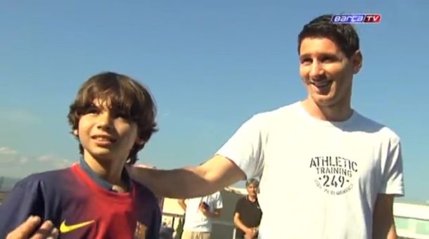 Lionel Messi conoció al nene sin pies fanático del fútbol