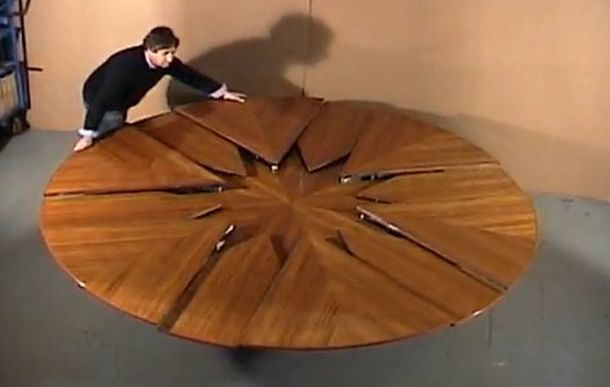 VIDEO: Cómo construir una mesa que puede duplicar su tamaño