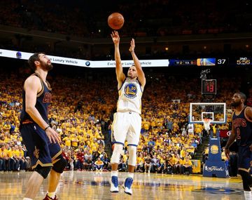 Golden State volvió a ganar en el segundo juego final ante Cleveland
