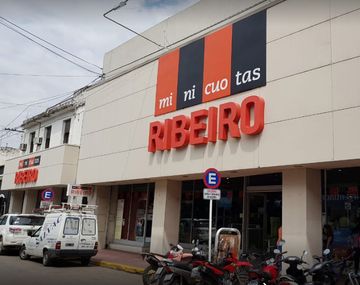 Crisis sin freno: cierre de sucursales de Ribeiro y más de 1500 puestos en riesgo