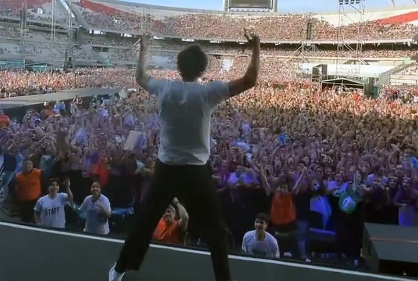 Harry Styles festejando el triunfo argentino antes de su show en River