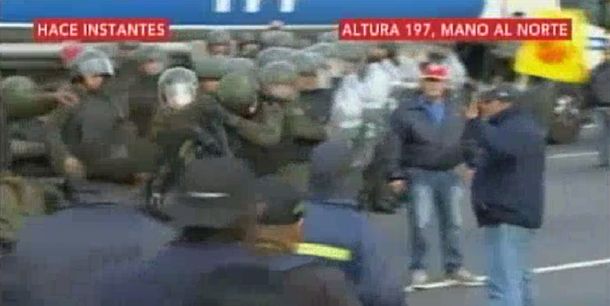 VIDEO: Así atacaron a la Gendarmería los colectiveros de la línea 60