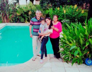 Como resultado del feroz ataque, Lorena Navarro -ex pareja del asesino-, su hijo de 9 años y el papá de esta, resultaron heridos.
