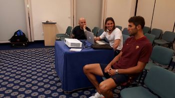 Fazio, de la Roma, presencia la exposición del cuerpo técnico de la Selección Fazio, de la Roma, presencia la exposición del cuerpo técnico de la Selección