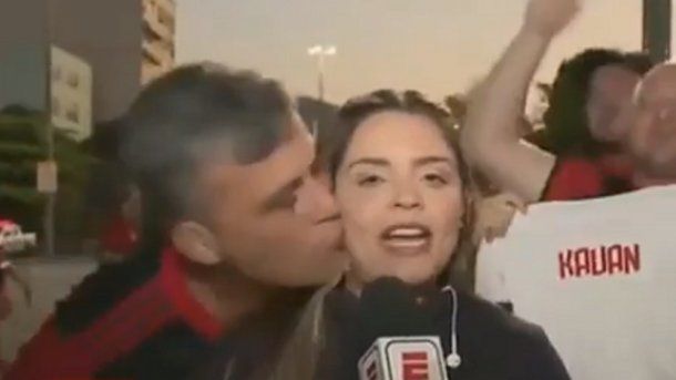 Acosaron en vivo a una periodista en la previa a Flamengo-Vélez