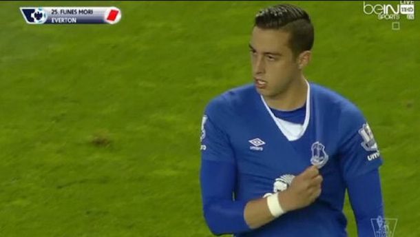 Funes Mori vio la roja en el clásico ante Liverpool por una terrible patada