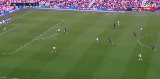 El blooper de Paulo Díaz que aprovechó Federico Girotti para el 1-0 de Talleres ante River
