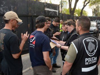 El influencer que convocó a Hombres Araña en el Obelisco se quiso colar en el recital de Taylor Swift