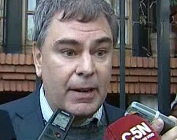 Habló el padre del hacker: Mi hijo no cambió sus notas