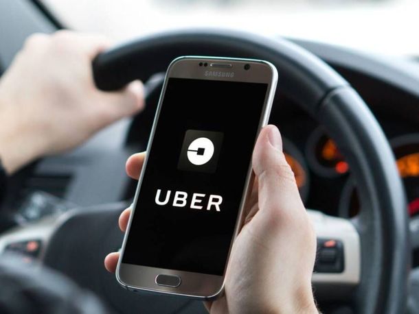 Detectó que chofer de Uber secuestraba a su hija en Rosario y pudo avisarle: el conductor tenía un machete
