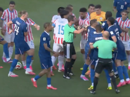 El picante cruce entre Kylian Mbappé y Andrés Cubas que desató un tumulto en Paraguay vs. Francia El picante cruce entre Kylian Mbappé y Andrés Cubas que desató un tumulto en Paraguay vs. Francia