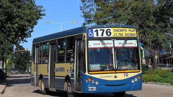 Un chofer encontró una mochila en el colectivo y se la devolvió a su dueña Un chofer encontró una mochila en el colectivo y se la devolvió a su dueña