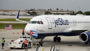 luego de 50 anos de bloqueo, aterrizo en cuba el primer vuelo procedente de ee.uu. luego de 50 anos de bloqueo, aterrizo en cuba el primer vuelo procedente de ee.uu.