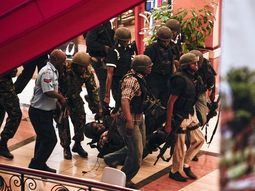 kenia: fuerzas especiales entran a rescatar a los rehenes kenia: fuerzas especiales entran a rescatar a los rehenes