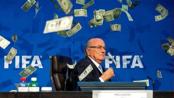 Continúa el escándalo: FIFA publicó cuánto fue el último sueldo de Blatter