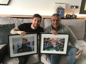 Mimos y regalos para La Pulga: Chiqui Tapia pasó por Barcelona y visitó a Messi