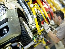 en caida libre: la produccion de autos se contrajo casi un 20% en junio pasado en caida libre: la produccion de autos se contrajo casi un 20% en junio pasado