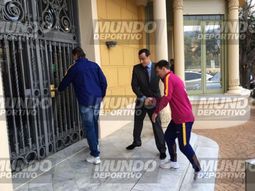 alarma: messi, en una clinica medica por sus molestias fisicas alarma: messi, en una clinica medica por sus molestias fisicas