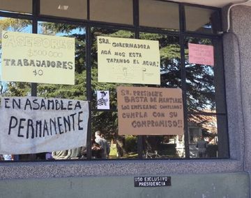 Reclamo y retención de tareas de los científicos de la Provincia