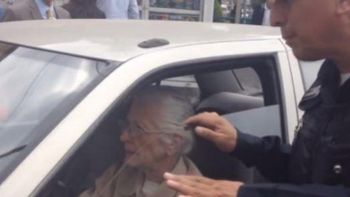 rapida y furiosa: abuela atropello a ciclista, no le hizo caso a la policia y se fugo rapida y furiosa: abuela atropello a ciclista, no le hizo caso a la policia y se fugo