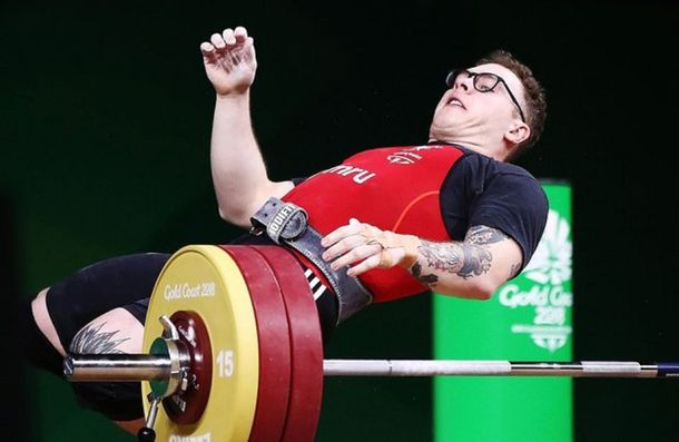 Escalofriante: el pesista Joshua Parry intentó levantar 160 kilos y se desvaneció