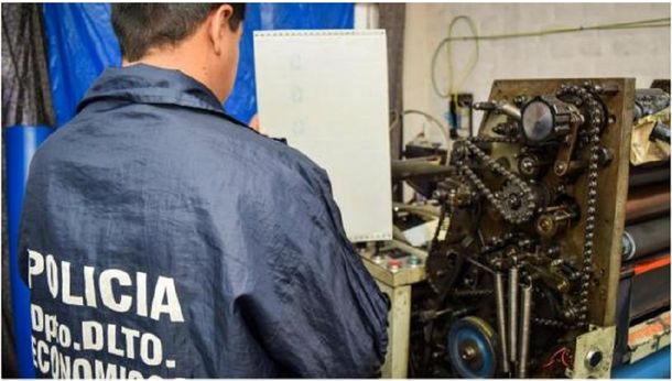 Desbaratan fábrica de dólares falsos en Córdoba