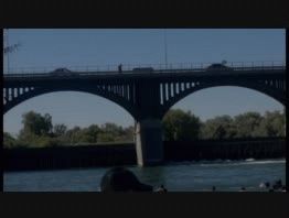 Se tiró un hombre al río Neuquén de un puente a 10 metros de altura
