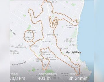 Recorrió 63 kilómetros en bicicleta para formar la imagen de Maradona