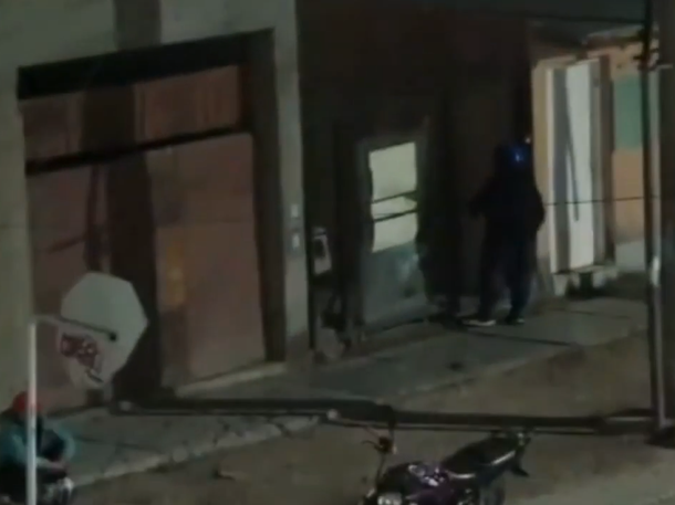 Las cámaras los delataron: una pareja intentó asaltar una casa en Guaymallén y terminó detenida