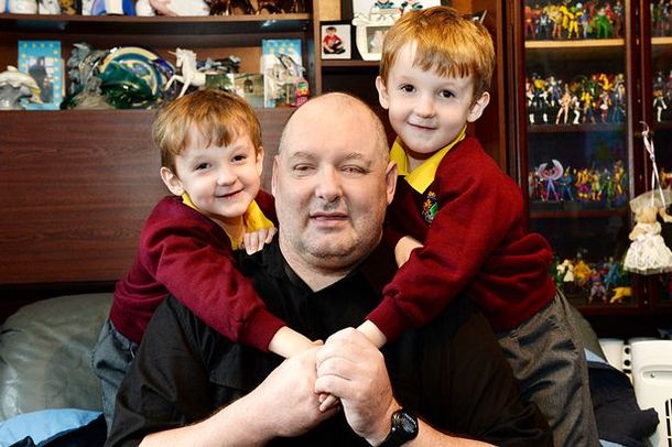 Le implantan un diente a un hombre ciego y recupera su visión