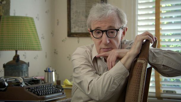 Woody Allen negó la denuncia  de su hijastra y apuntó contra su ex