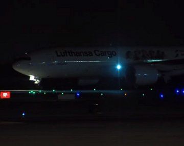 Llegó el tercer vuelo desde China con 244 mil dosis Sinopharm