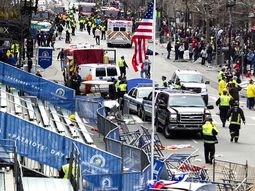 ya son tres los muertos tras explosiones en una maraton ya son tres los muertos tras explosiones en una maraton
