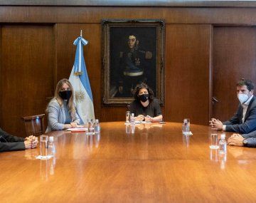 Vizzotti se reunió con representantes de AstraZeneca por los avances sobre la vacuna producida en Argentina