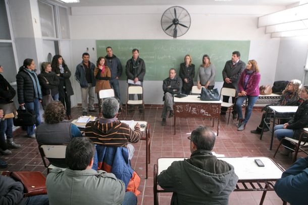 Brutal agresión de un padre y su hijo a director de una escuela