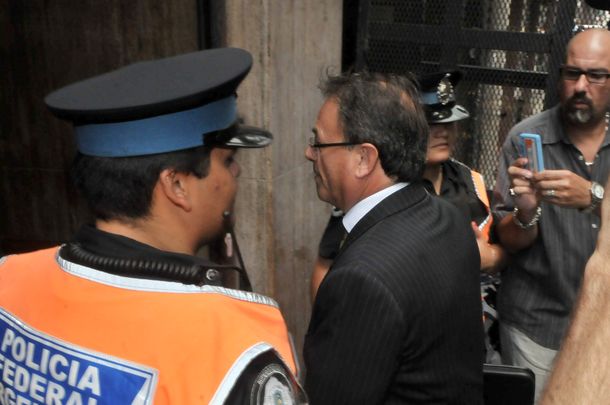 Hay una campaña para demonizarlo, dijo el abogado del ex agente de la SIDE