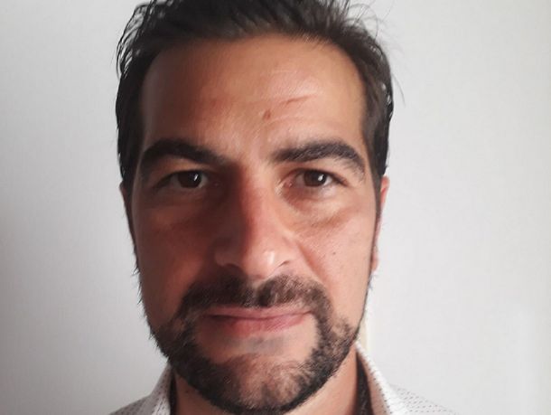 Haedo: bomberos hallan apuñalado a un hombre tras un incendio en una casa