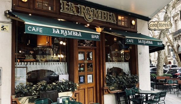 La Rambla está ubicado en pleno corazón de Recoleta y abre todos los días. La Rambla está ubicado en pleno corazón de Recoleta y abre todos los días.