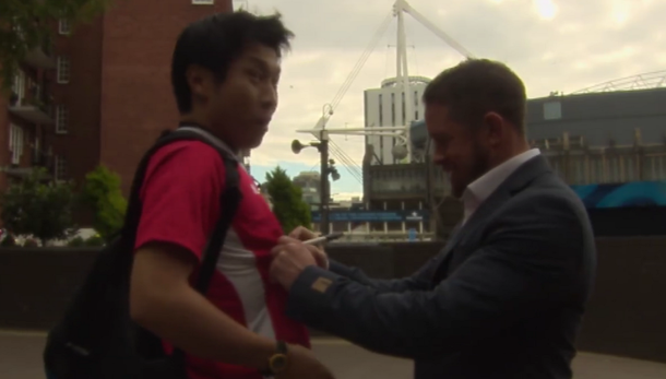 Un fanático se encontró con un rugbier y casi se desmaya