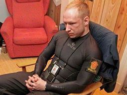 el autor de la masacre de oslo quiere que lo declaren imputable el autor de la masacre de oslo quiere que lo declaren imputable