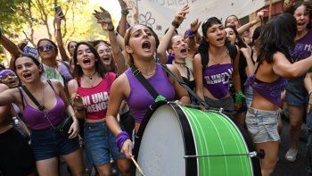 marchan hoy por el dia de la mujer: convocan a movilizarse en todo el pais marchan hoy por el dia de la mujer: convocan a movilizarse en todo el pais