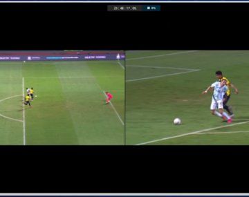 ¿Era penal a Di María? Los videos del VAR de Argentina - Ecuador
