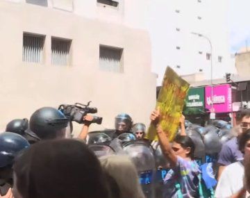 Efectivos de la Policía Federal avanzaron sobre personas con discapacidad en el Ministerio de Salud