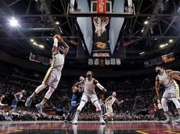 LeBron James encestando ante los Timberwolves